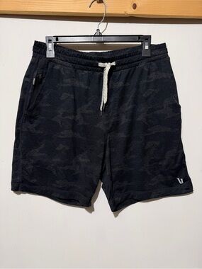 Mens Vuori Punto Black Camo Shorts Size Medium